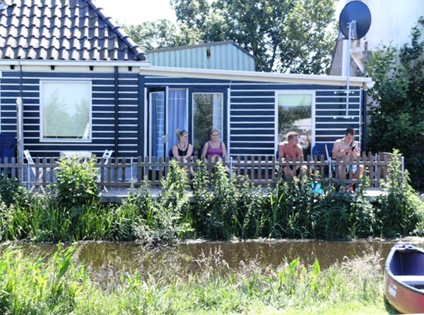 Huisje Edam naast het kampeerterrein, bijzondere plek, dicht bij IJselmeer, platteland in de buurt van kwadijk, volendam, Edam en purmerend