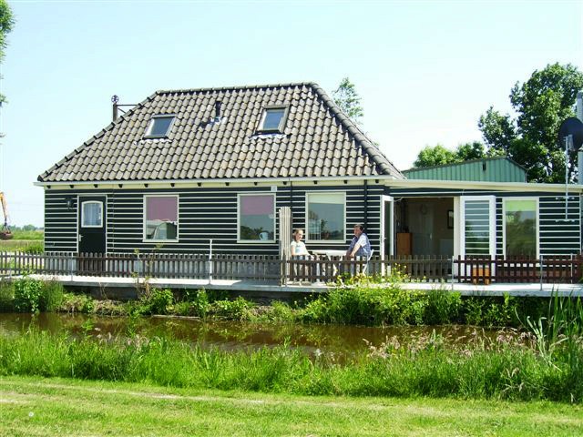 Huisje Voledam naast het kampeerterrein, bijzondere plek, dicht bij IJselmeer, platteland in de buurt van kwadijk, volendam, Edam en purmerend